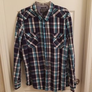 Men's long sleeve shirt.